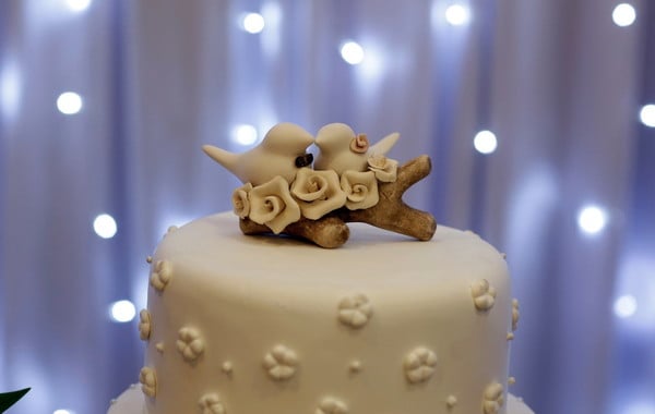 TOPO DE BOLO DELICADO, POMBINHOS PARA CASAMENTO
