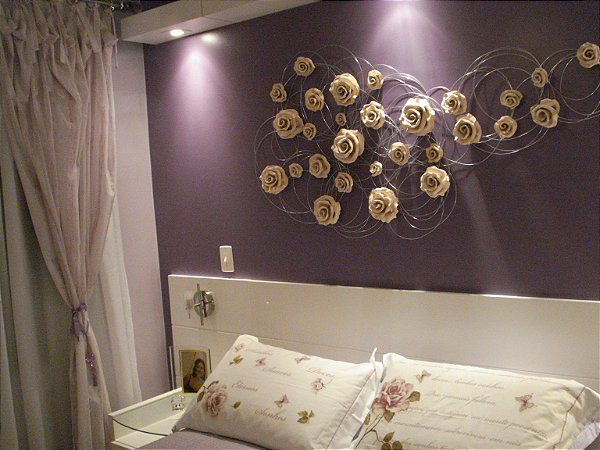 ARAMADO - PAINEL DE PAREDE COM ROSAS DE CERÂMICA