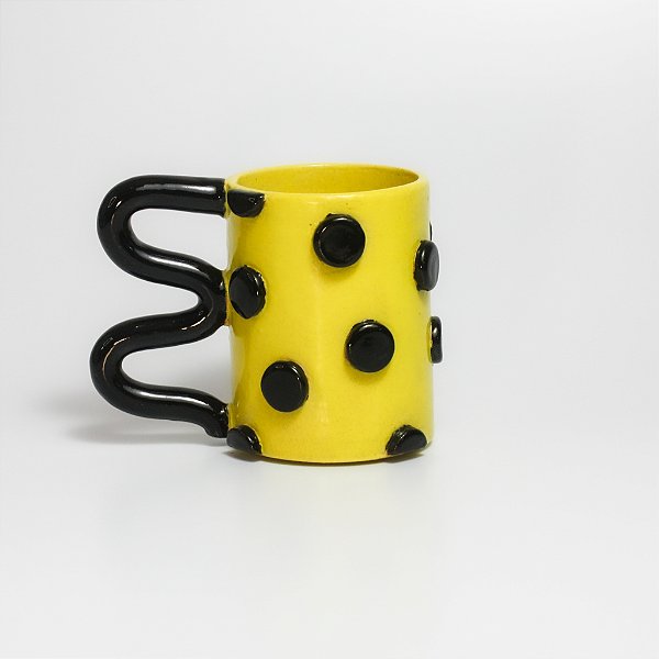 Caneca Yayoi Kusama Amarela e Preta