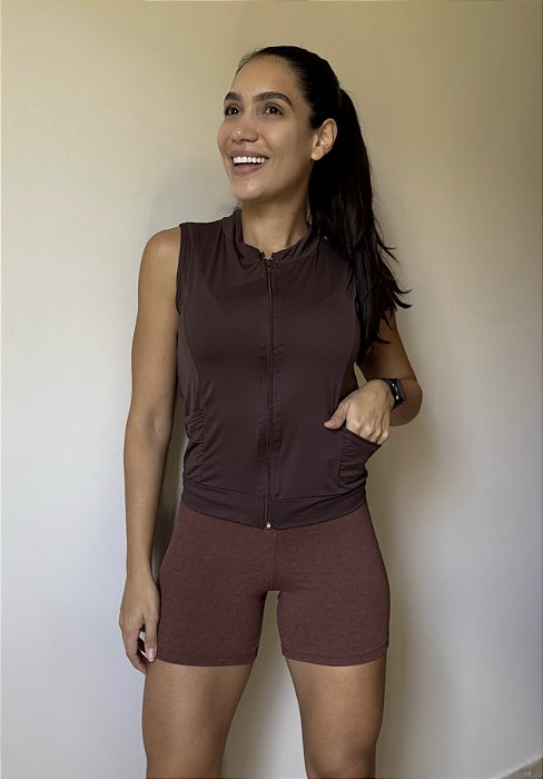 Colete dry fit marrom