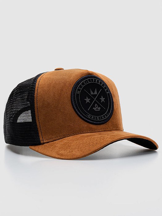 Boné Trucker Brasão Camurça Caramelo MVCK
