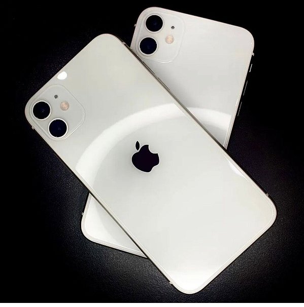 Apple Iphone 11 (Seminovo) 64gb de Armazenamento - Perfeito Estado