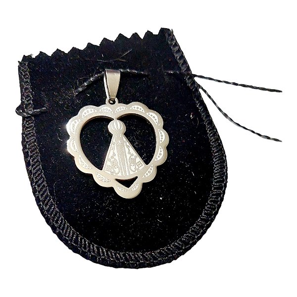 PINGENTE AÇO INOX PRATEADO CORAÇÃO VAZADO N. SRA. APARECIDA