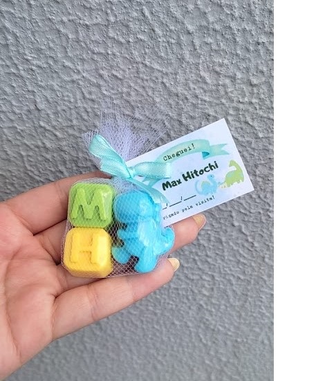 Sabonetes para Lembrancinha Dinossauro  + 2 Letrinhacom Tule e Tag