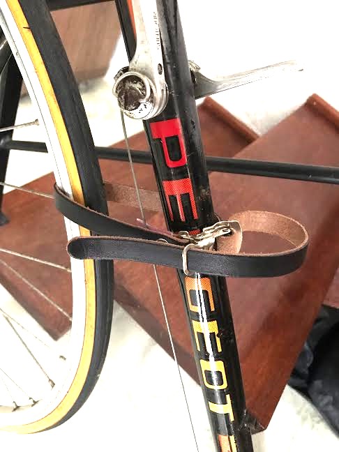 Correia para fixar rodas leather padlock 0158