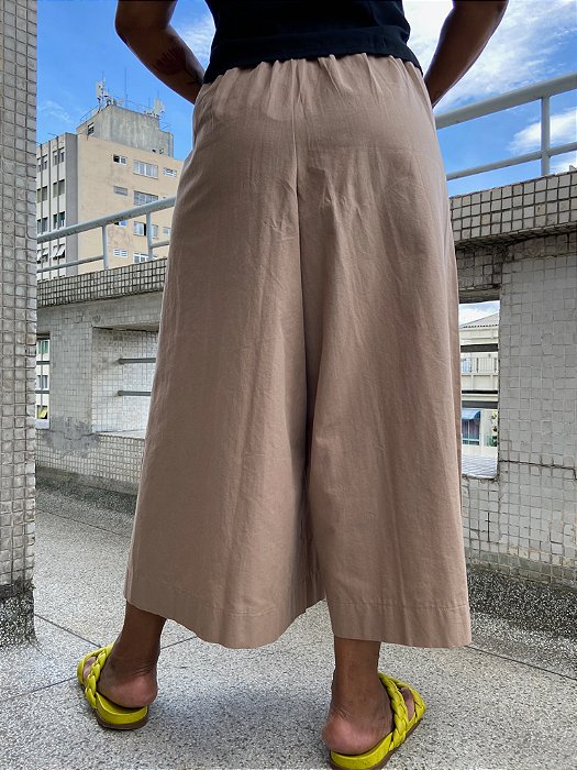 Calça Pantacourt Sisã - Café com Leite