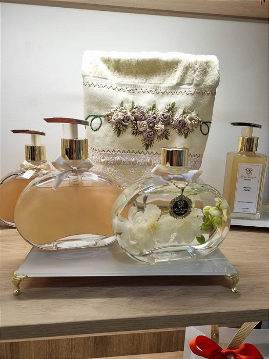 Kit Lavabo Elegance Aromatizador de Ambientes + Sabonete Líquido Linha Elegance Lidi Gurgel