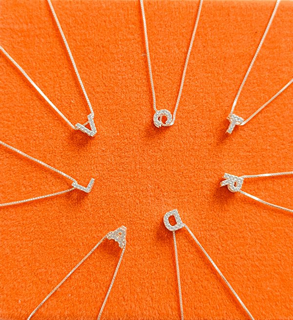 COLAR LETRA INICIAL CRAVEJADA