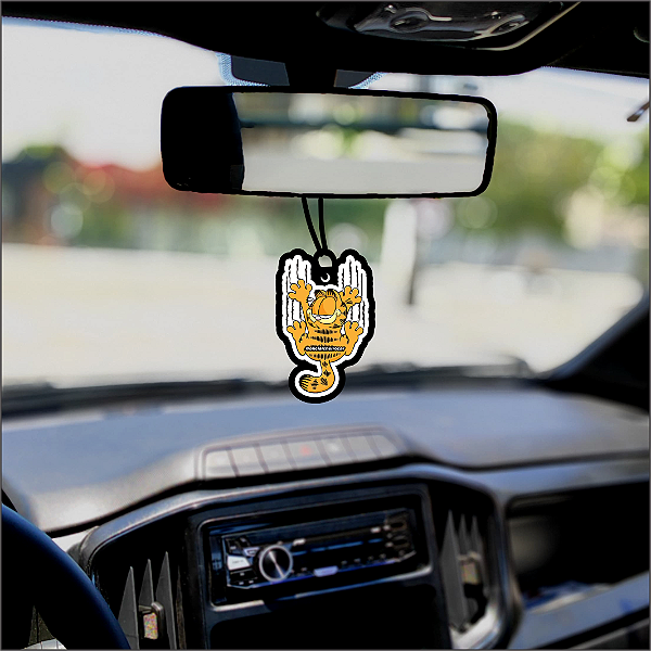 GARFIELD ARRANHANDO PAREDE