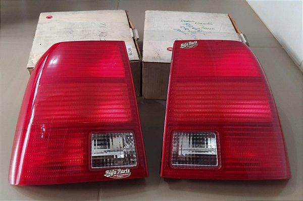 Par Lanterna Traseira TYC - Passat 97/00 Alemão (Bicolor)