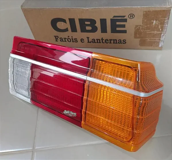 Lanterna Traseira Lado Direito Cibié Tricolor C/ friso Prata - Voyage 81/84