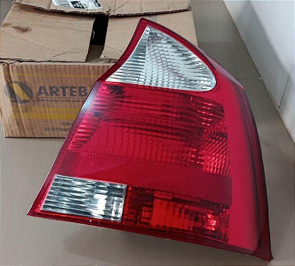 Lanterna Traseira Lado Direito Arteb - Corsa Sedan 02/07