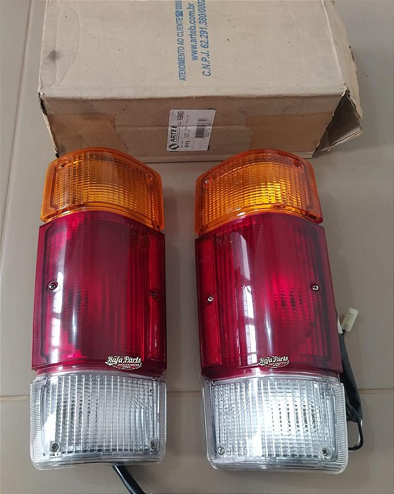 Par Lanterna Traseira Original Arteb C/ Logo GM - D20/A20/C20 (Ambos Lados Tricolor)