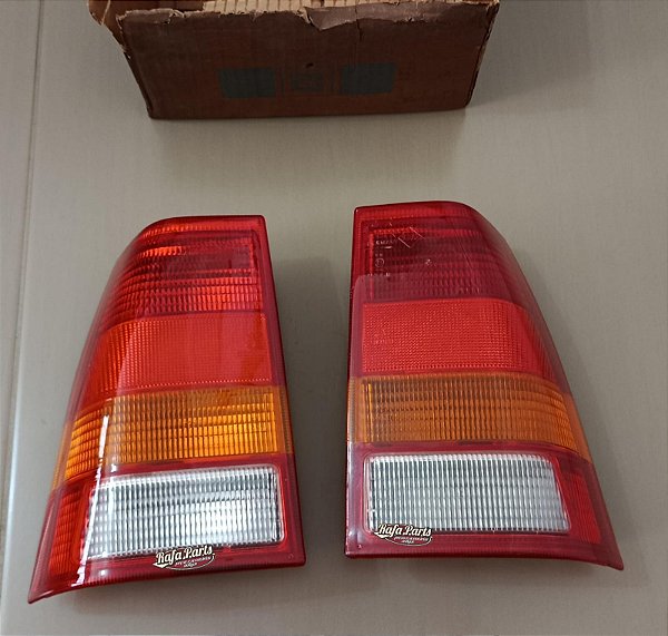 Par Lanterna Traseira Tricolor Original Swf GM - Kadett Gsi Conversível