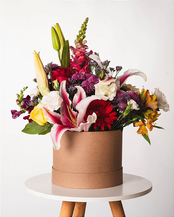 BOX CONTEMPORÂNEO - LÍRIOS - ROSAS - LIZIANTHUS - BOCA DE LEÃO - ASTROMÉLIAS - GÉRBERAS - TAMANHO GRANDE