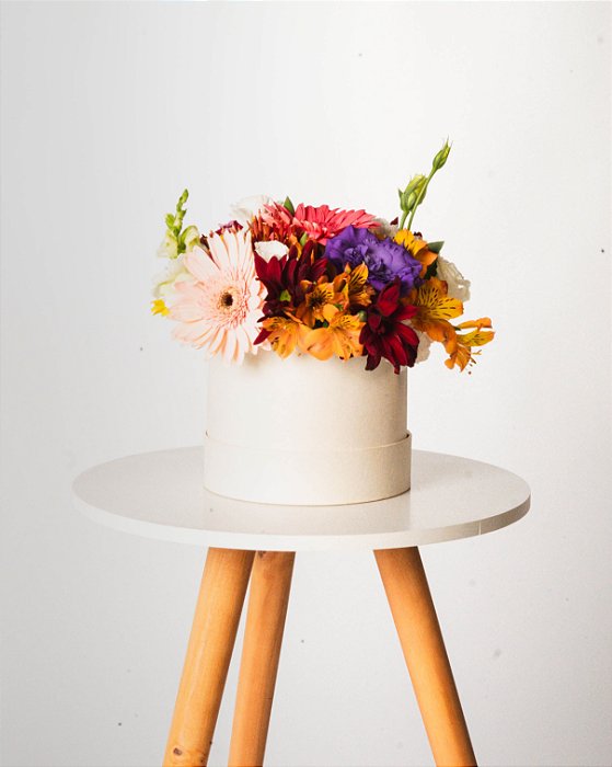 BOX EMOÇÕES - GÉRBERAS - ASTROMÉLIAS - LISIANTHUS - MARGARIDAS - BOCA DE LEÃO - ANASTASIA