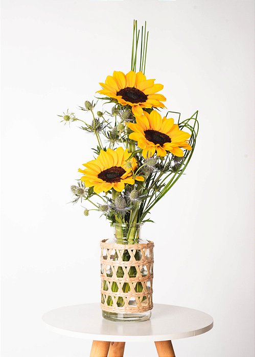 ARRANJO SOLAR - GIRASSOL E VASO DE VIDRO