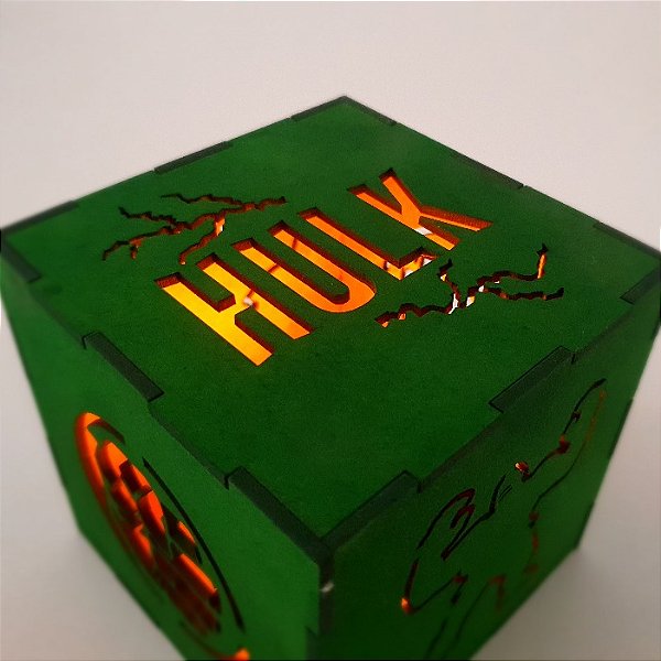 Luminária lembrancinha ou centro de mesa em MDF Hulk