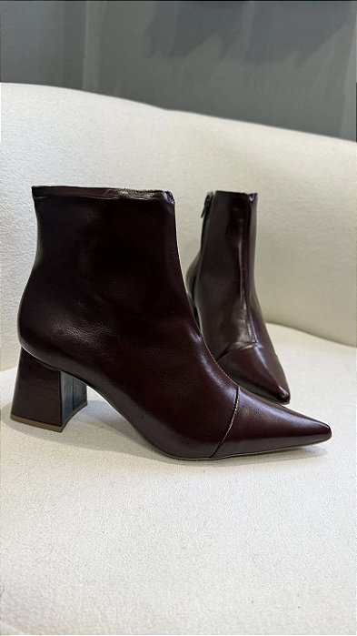 Bota Clarissa Vinho