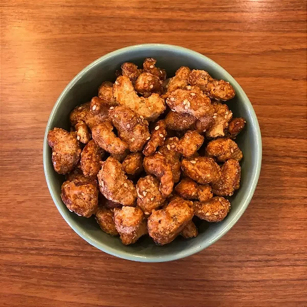 Castanha de Caju Caramelizada com Gergelim