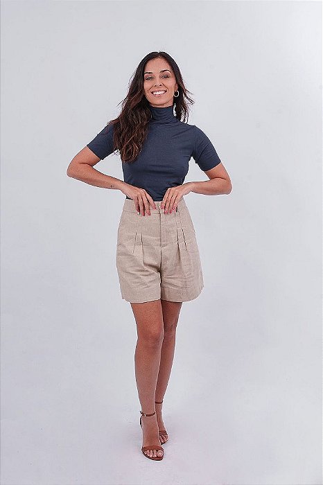 Bermuda Jambu - em linho misto, modelagem em alfaiataria clássica.