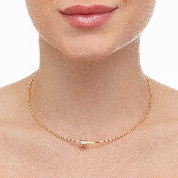 Choker Aramada Roliça Fina com Pingente Rolo Cravejado com Micro Zircônia Cristal com Extensor