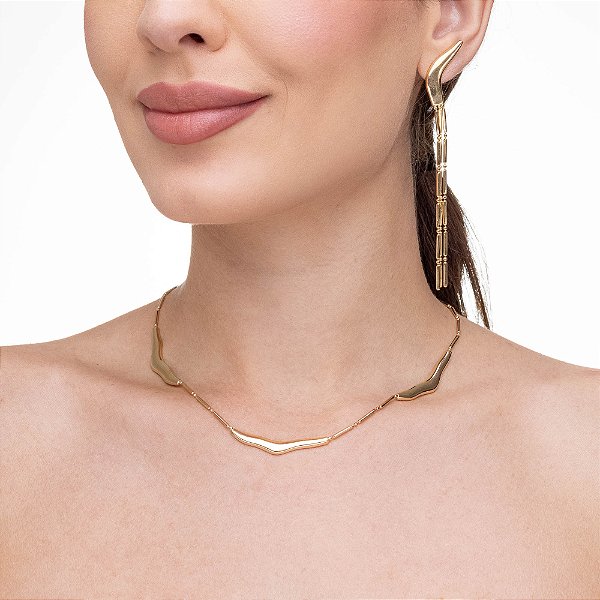 Brinco Longo Orgânico com Canutilhos Ouro 18K.