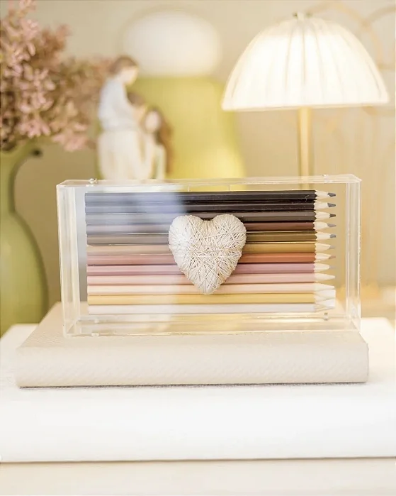 Escultura Lápis do Amor Neutra