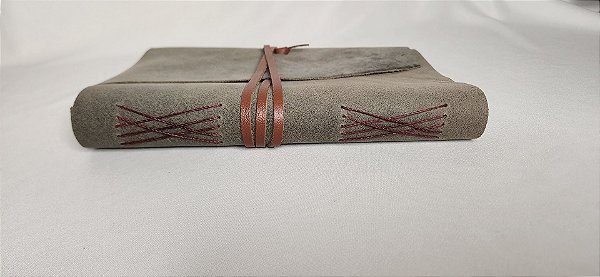 Caderno Capa Couro Cinza - costura aparente
