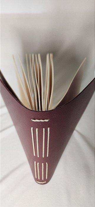 Caderno Capa Couro Vinho - costura aparente