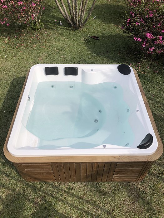 SPA MONTSERRAT QUADRADO 215 x 215 x 90 CM STANDARD C/ 7 LUGARES OURO FINO