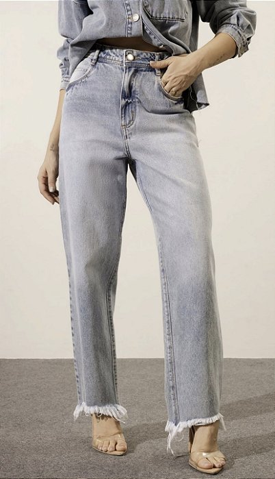 Calça barra desfiada