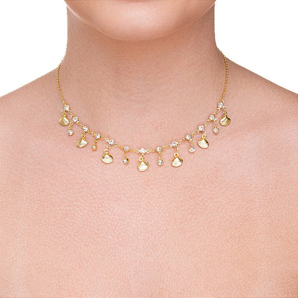 Choker conchas com ponto de luz folheado a ouro