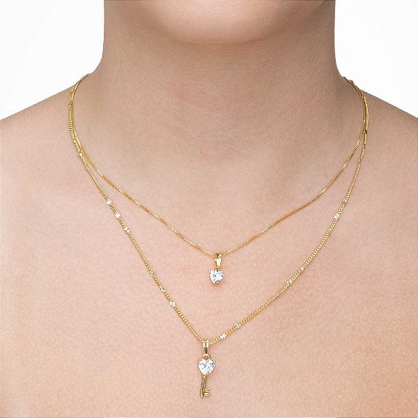 Colar duplo com ponto de luz e chave folheado a ouro
