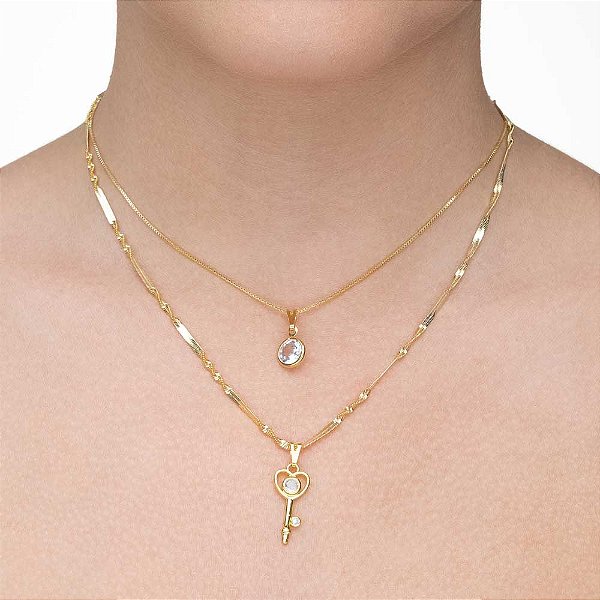 Colar duplo com ponto de luz e chave folheado a ouro