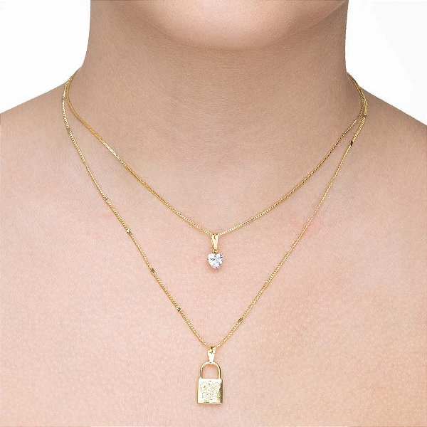 Colar duplo com ponto de luz de coração e cadeado com borboleta folheado a ouro