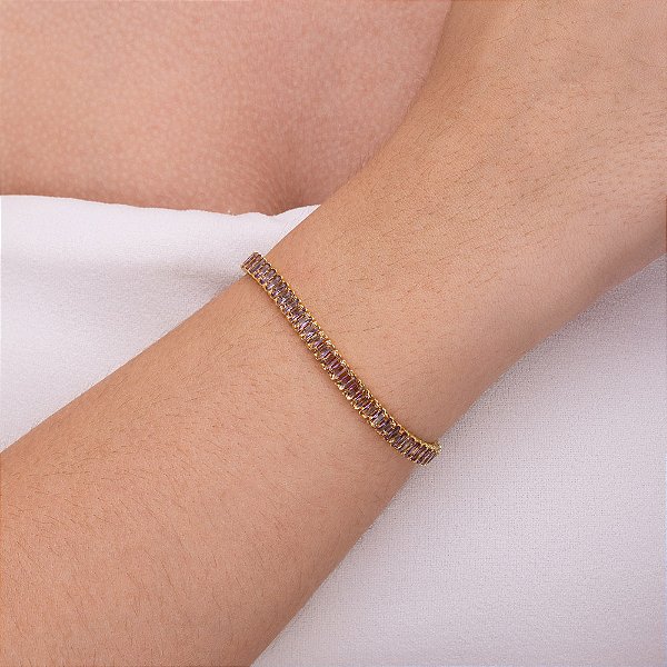 Pulseira rivieira em baguete com zircônia lilás folheada a ouro