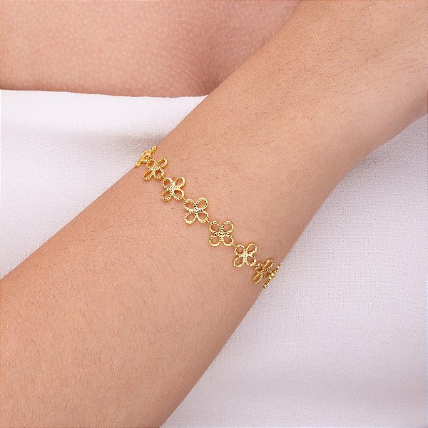 Pulseira de flor vazada texturizada folheada a ouro