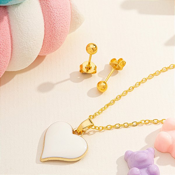 Conjunto infantil com pingente de coração branco e brinco de bolinha folheado a ouro