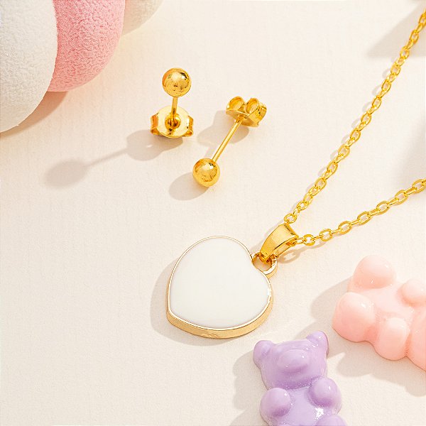 Conjunto infantil com pingente de coração branco e brinco de bolinha folheado a ouro