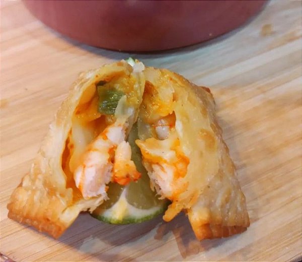 PASTELZINHO DE CAMARÃO COM REQUEIJÃO - 10 und