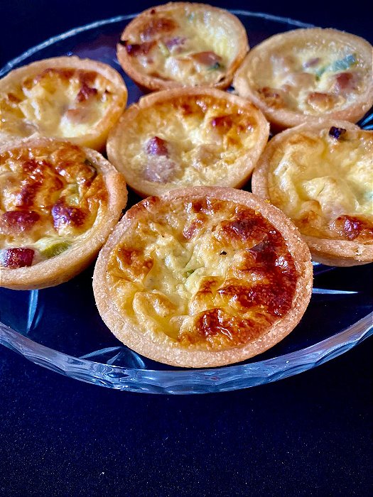 QUICHE DE ALHO-PORÓ COM BACON - 12 und