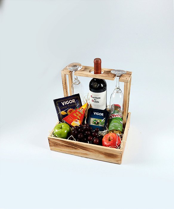 Cesta de Queijos, vinho e Frutas