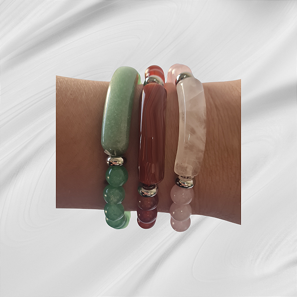 Pulseira de Pedras Naturais com Pingente Retangular