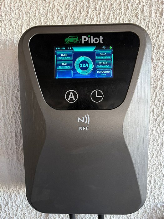 Carregador Wallbox 7,4KW 220V Tipo 2 Pilot com display ilustrativo