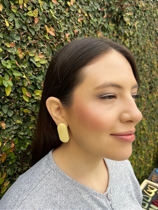 Brinco Long - Amarelo Manteiga