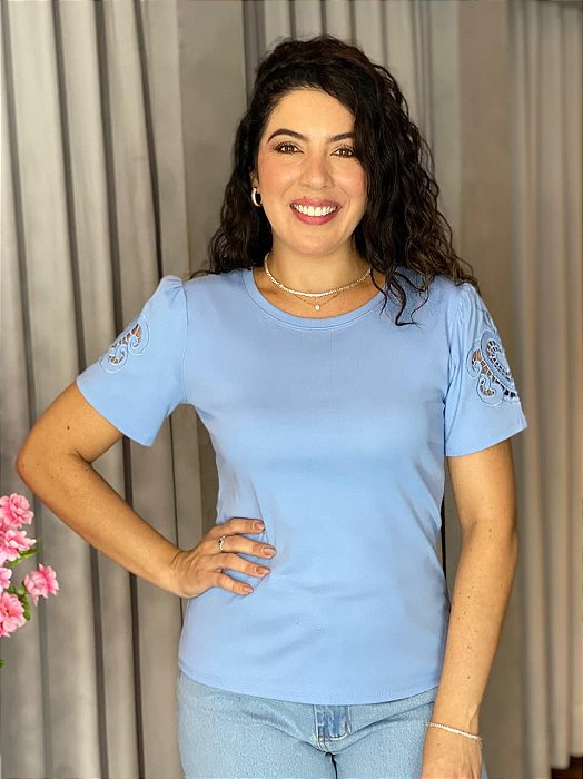 BLUSA COM MANGA BORDADA