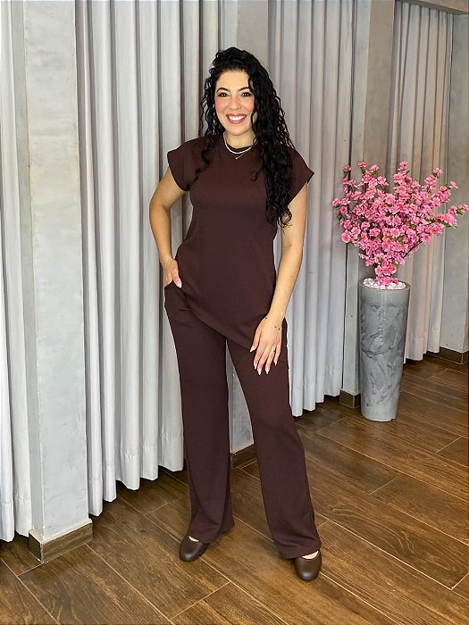 CONJUNTO BLUSA ASSIMÉTRICA E CALÇA