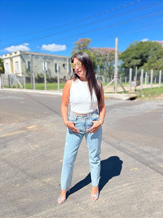 CALÇA JEANS MOM COM STRASS LANÇA PERFUME