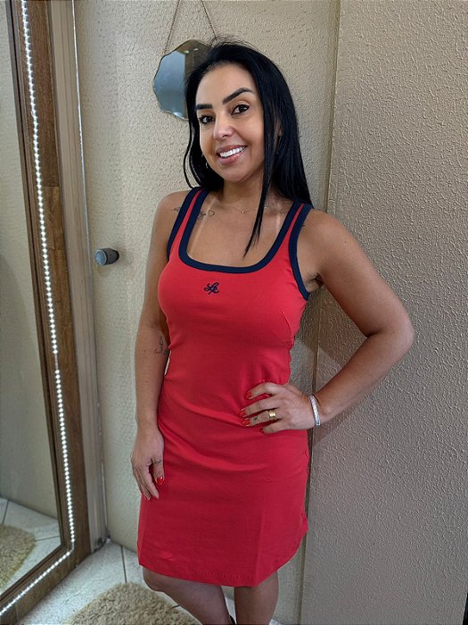 VESTIDO DECOTE EM U VERMELHO COM DETALHE EM AZUL LANÇA PERFUME